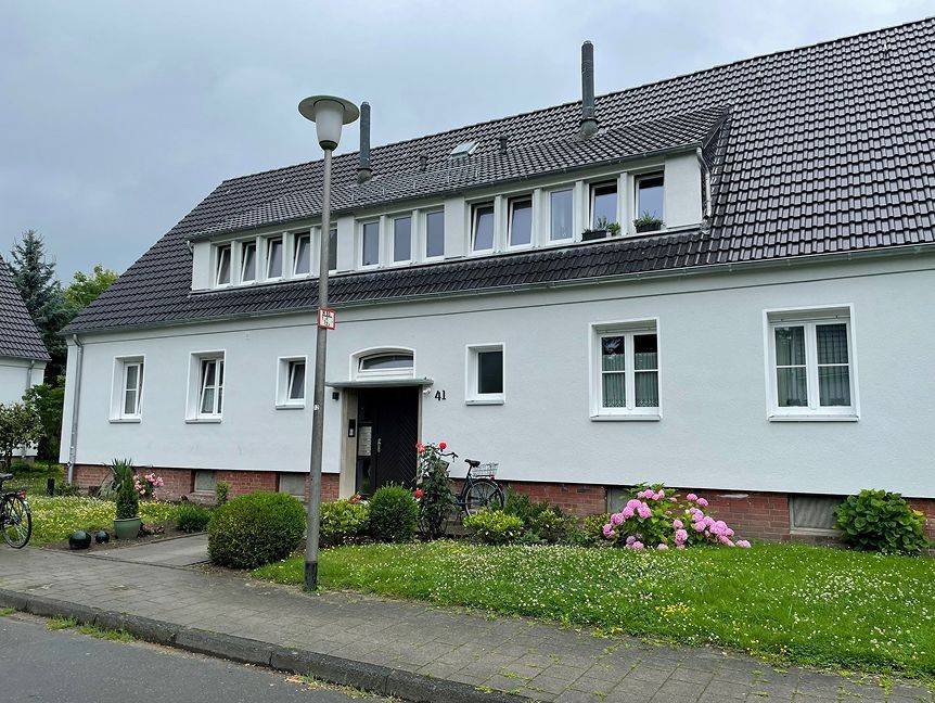 Altbau mit einer neuen Dachdeckung